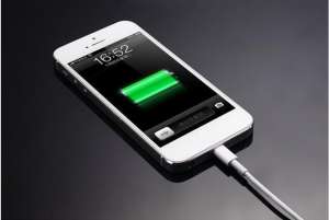手機充電充滿100%電量將影響電池壽命？