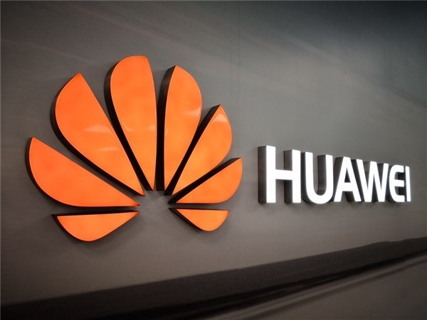 資訊-華為開創快速充電新時代 5分鐘充電48%