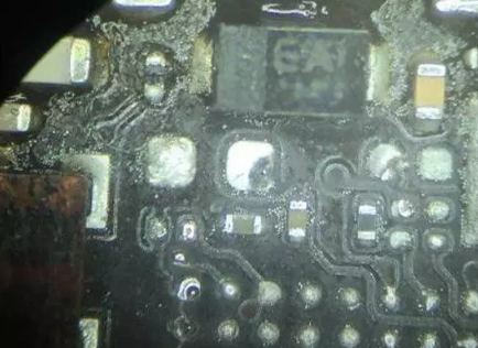iPhone 6plus 屏幕閃白條怎么回事？如何解決